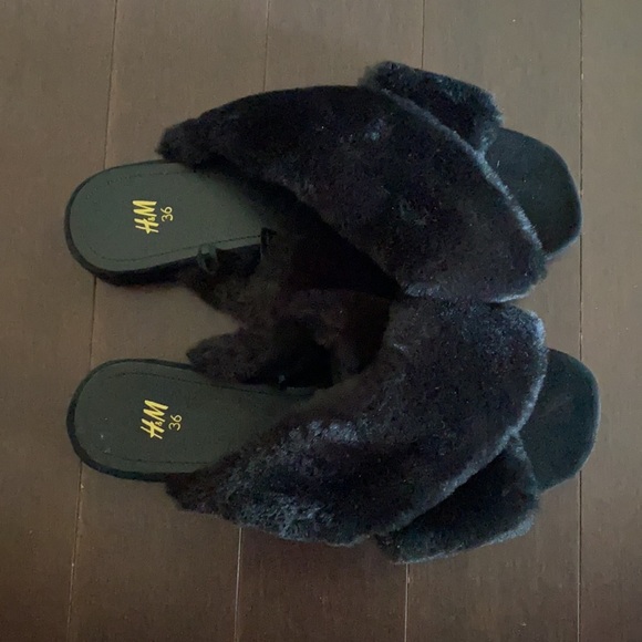 H&M Slippers - Picture 3 of 6